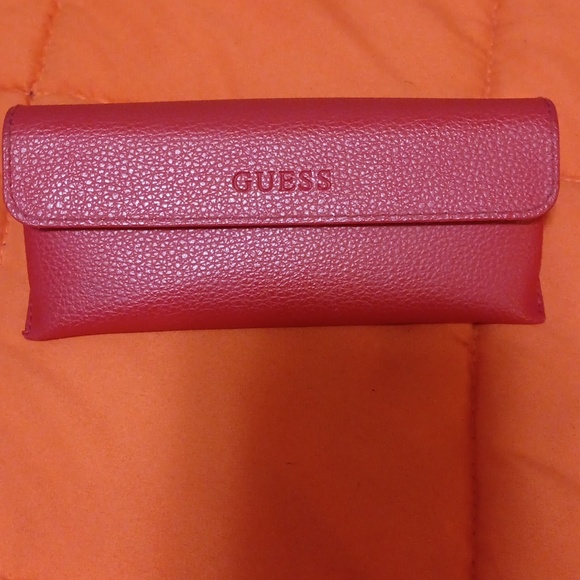 Guess frames and case - Picture 4 of 5